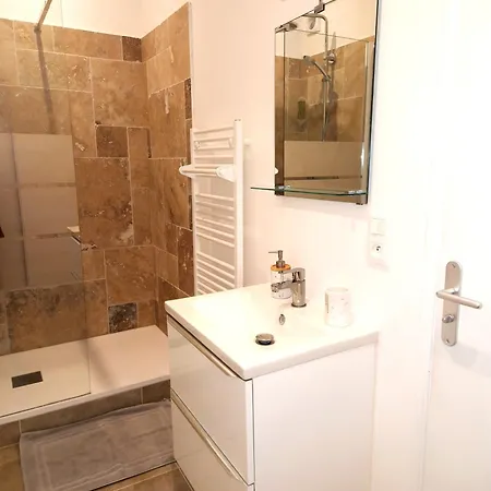 Les Bons Enfants 2 דירה *